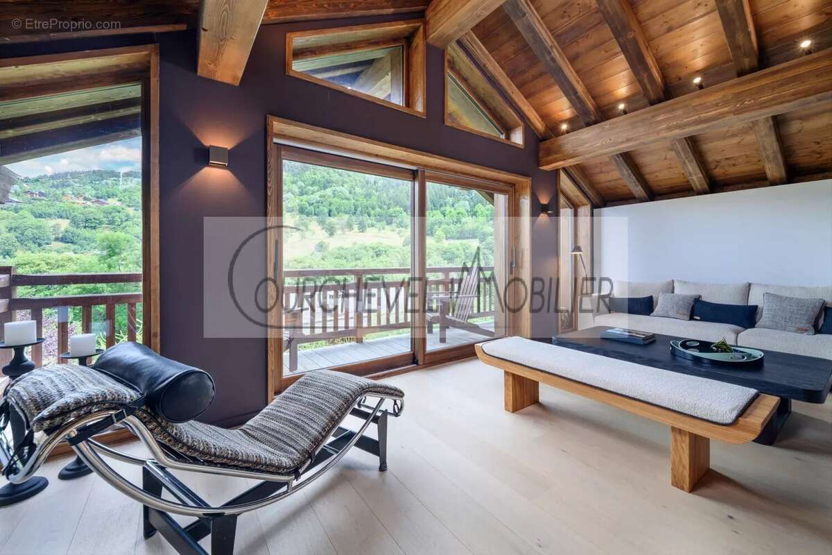 Maison à LES ALLUES