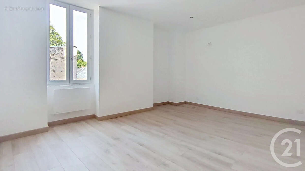 Appartement à BRIE-COMTE-ROBERT