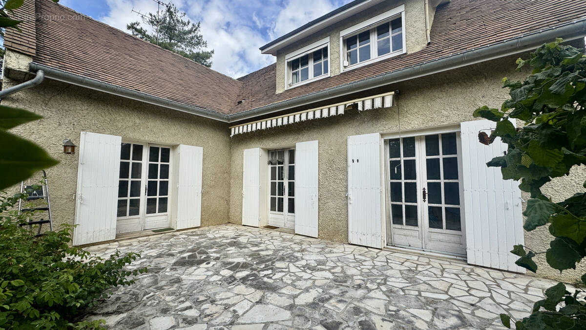 Maison à VIRAZEIL