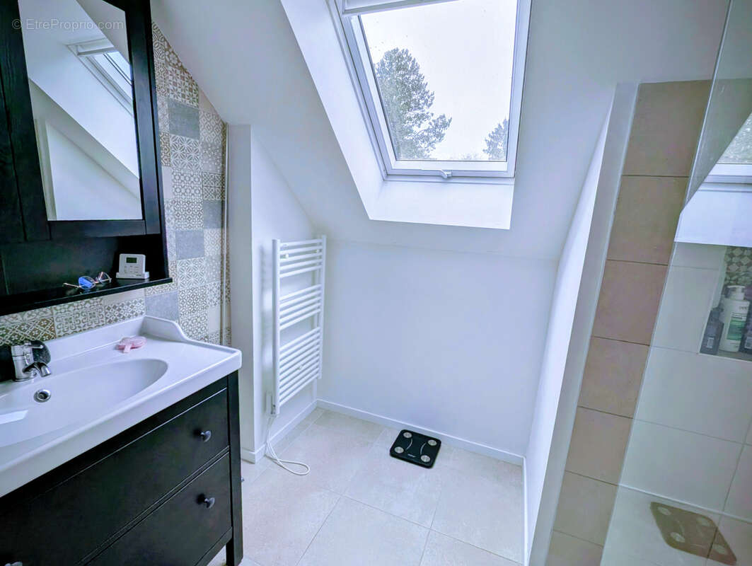 Maison à LA QUEUE-LES-YVELINES