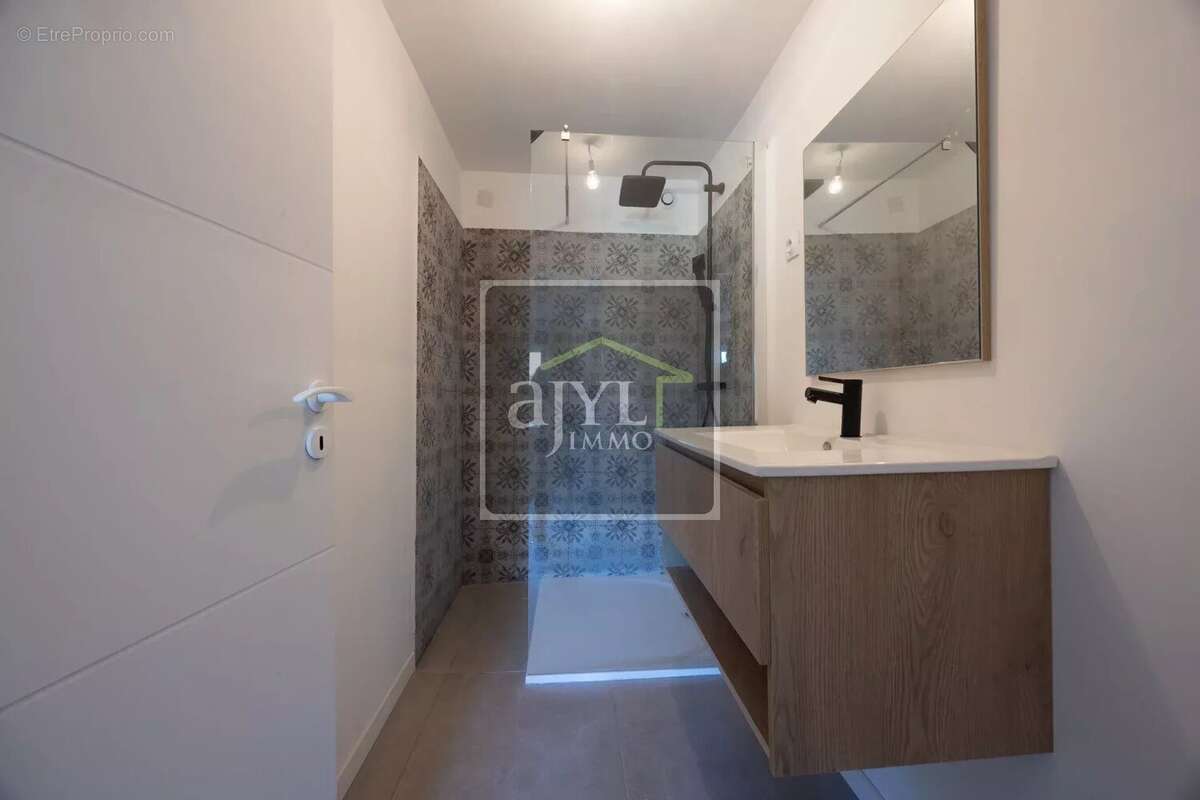 Appartement à LE PUY-SAINTE-REPARADE