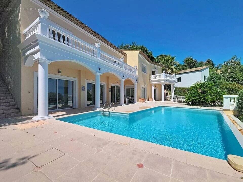 Maison à MANDELIEU-LA-NAPOULE