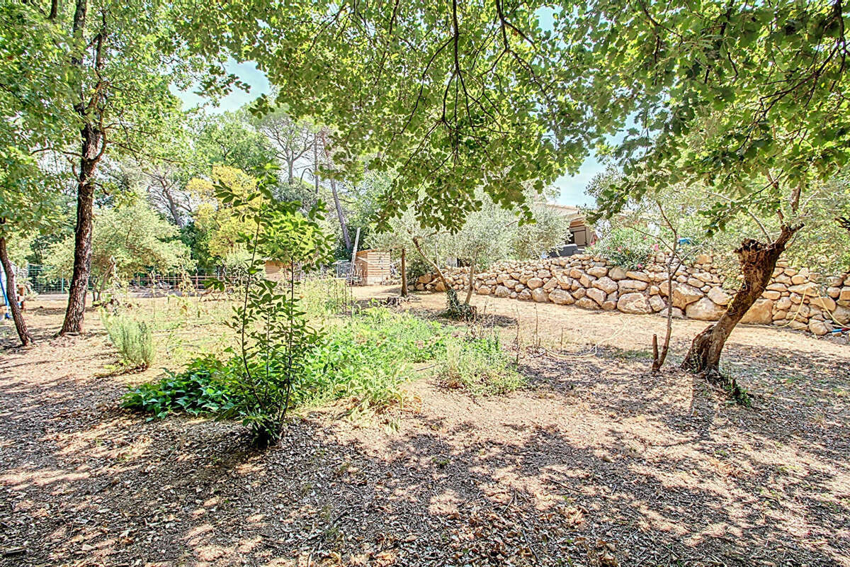 A VENDRE EN EXCLUSIVITÉ ! FIGANIÈRES Maison de plain-pied 126 m² 3 chambres Piscine et terrain de 2074 m² - photo 22