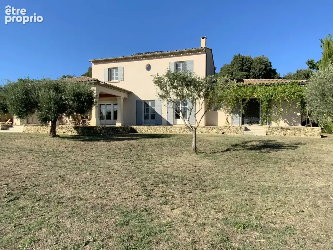 Propriété située à Uzès dans un secteur résidentiel. - photo 3