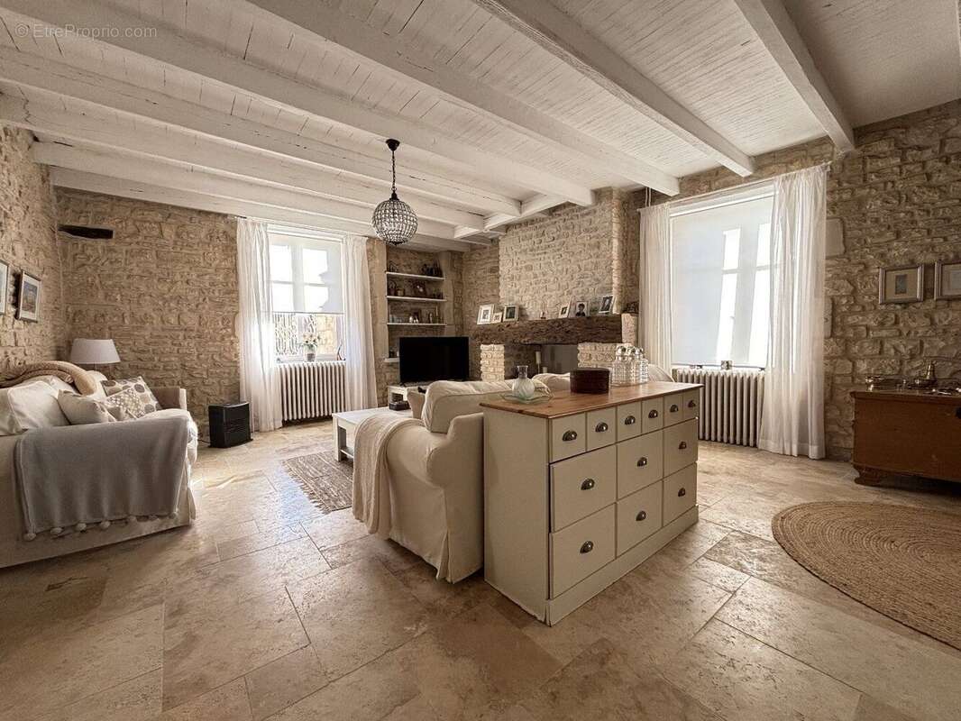Maison à AUNAC