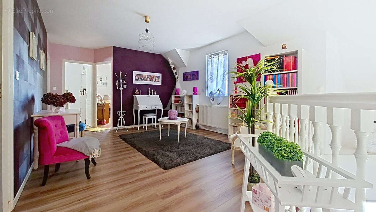Briollay - Maison récente de plus de 220 m² avec de belles prestations - photo 9