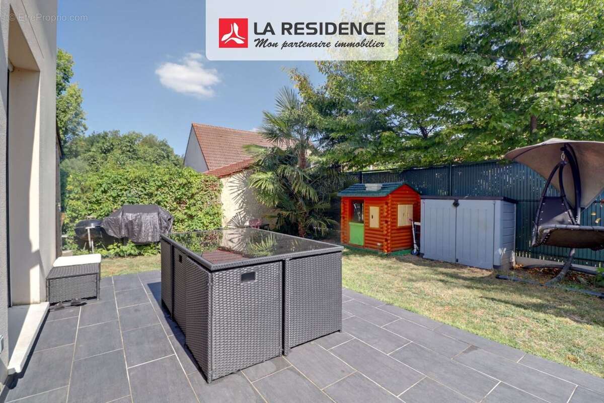 Maison à MAURECOURT