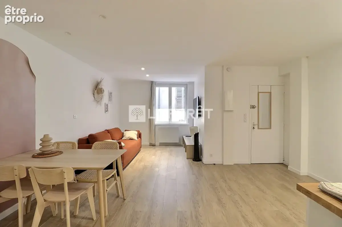 Coeur de ville - appartement 41 m² rénové et meublé -1er étage - photo 3