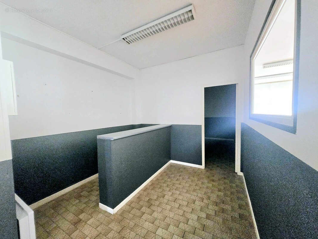 Commerce à SIX-FOURS-LES-PLAGES