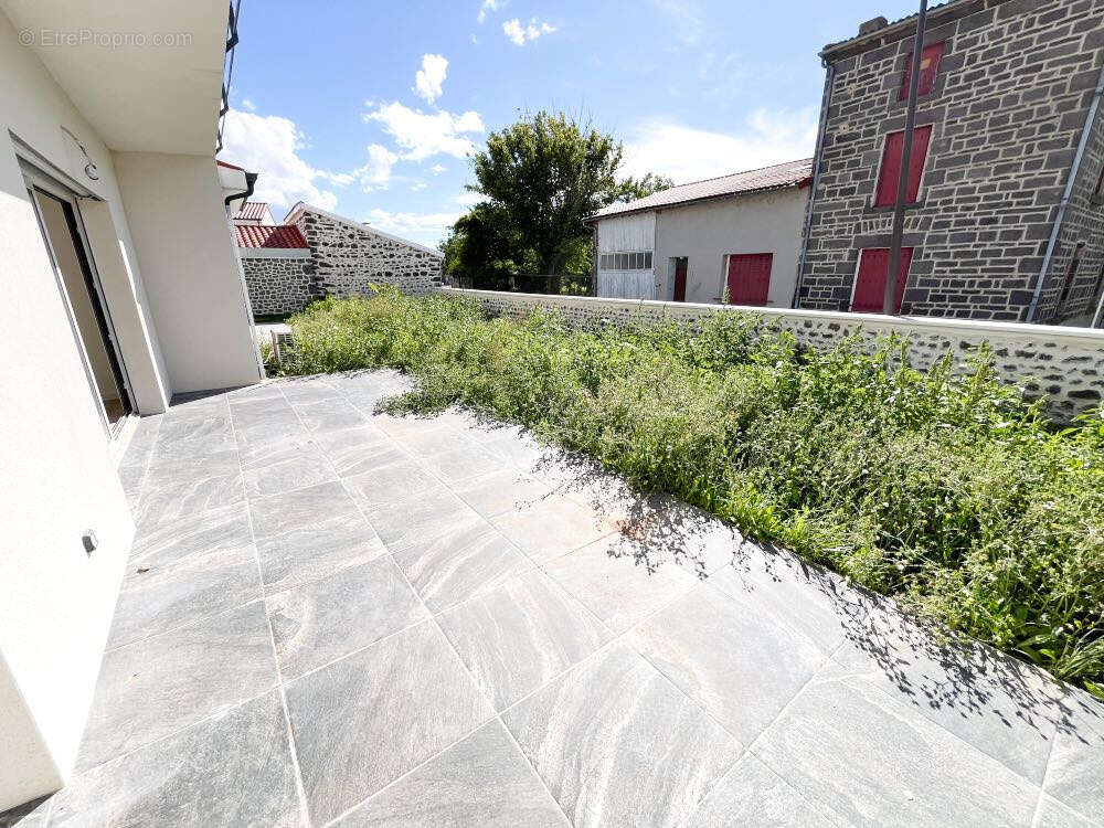 Maison à SAINT-BEAUZIRE