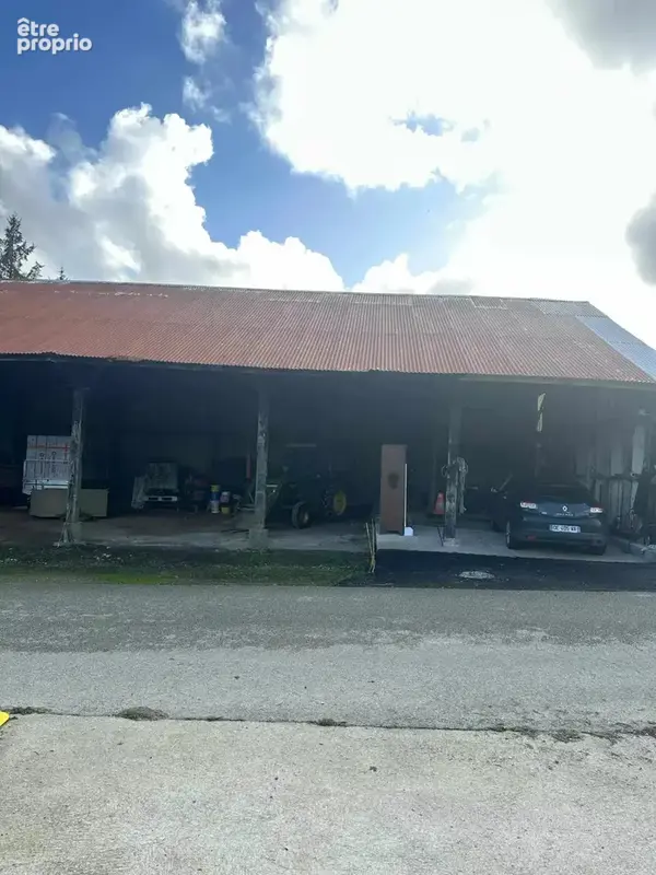 Hangar et étang - photo 5