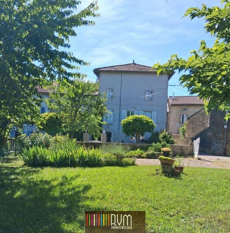 Maison à VILLEREVERSURE
