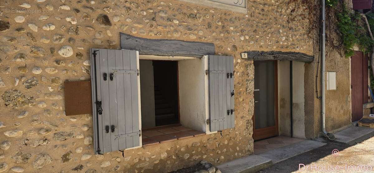 Maison 84 m² à Allemagne-En-Provence  - photo 3