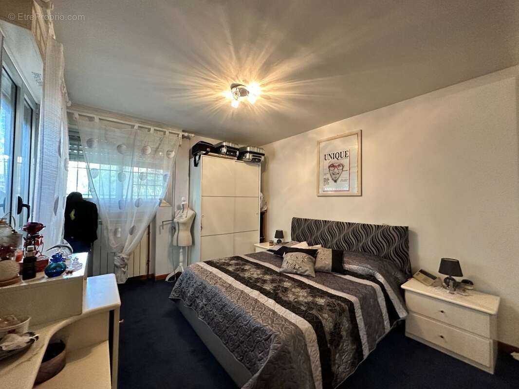 Dpt Alpes Maritimes (06), à vendre ANTIBES Appartement T3 65 m² – Rez-de-jardin, terrasse 40 m² et piscine - photo 9