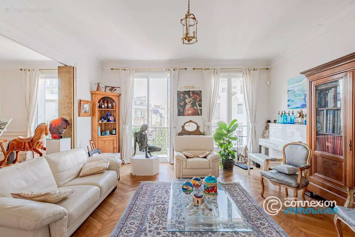 Appartement à PARIS-16E