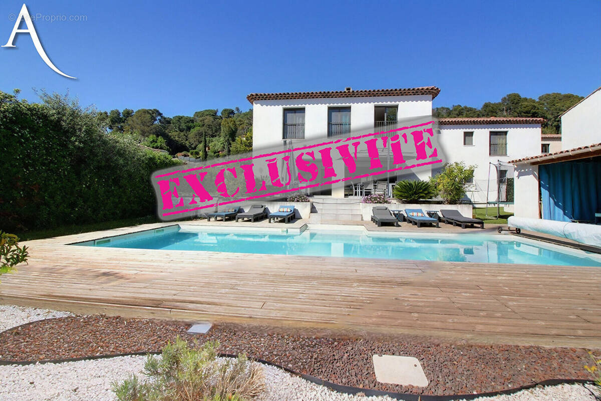 Maison à LA ROQUETTE-SUR-SIAGNE