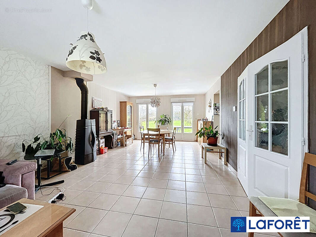 Maison à IS-SUR-TILLE