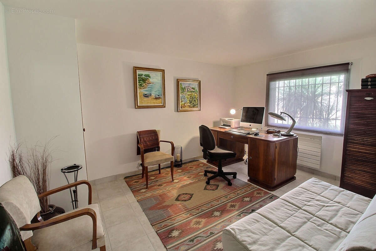 Maison à SAINT-CLEMENT-DE-RIVIERE