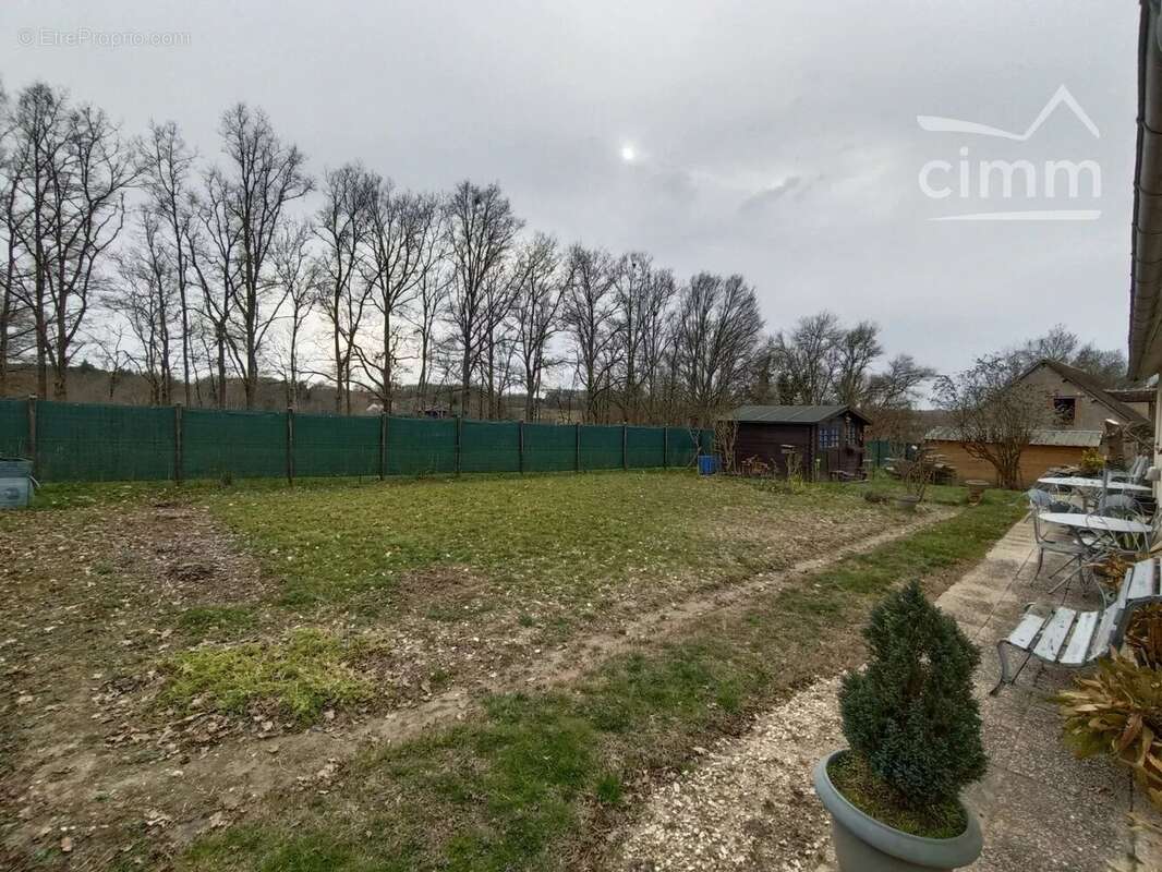 Maison à LA CHAPELLE-MONTMARTIN