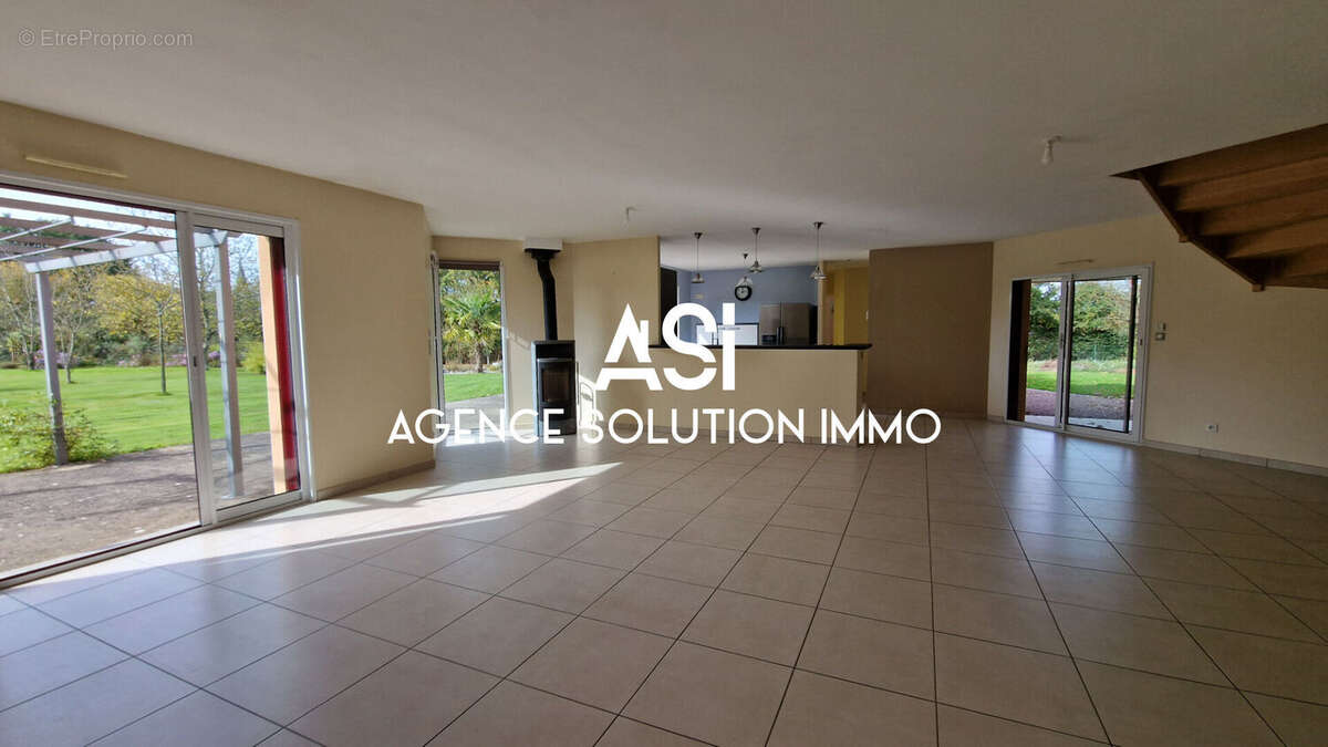 Maison à SAINT-CHARLES-LA-FORET