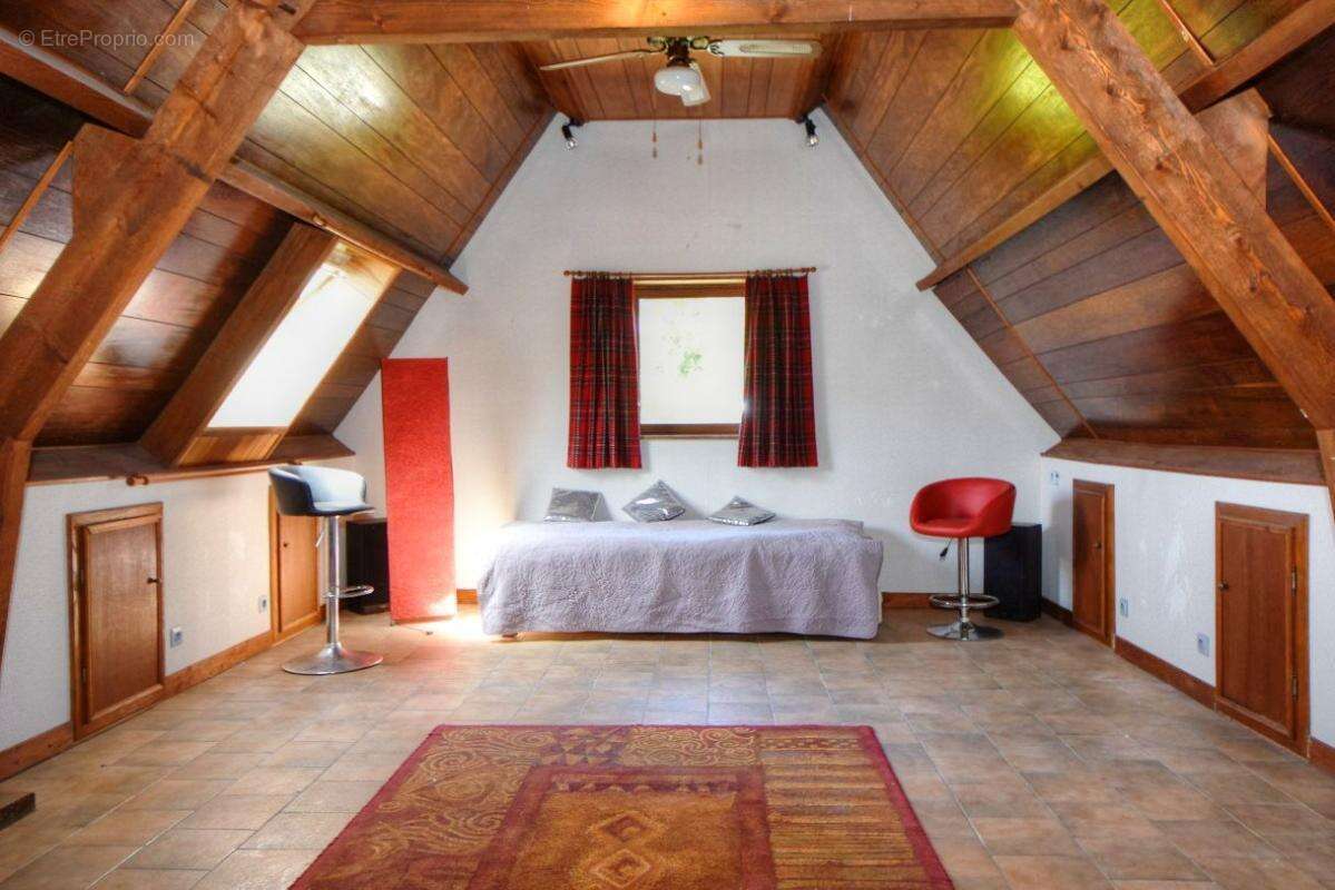 Maison à LA ROCHE-DERRIEN