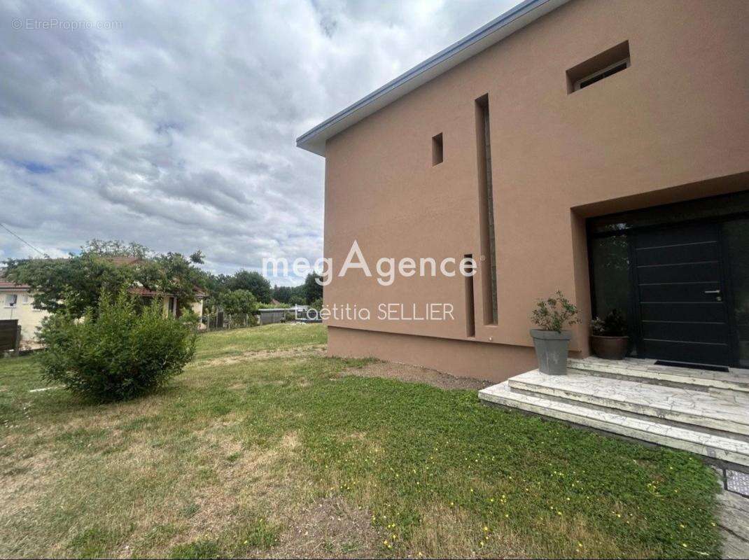 Maison familiale aux beaux volumes à Domérat - photo 3