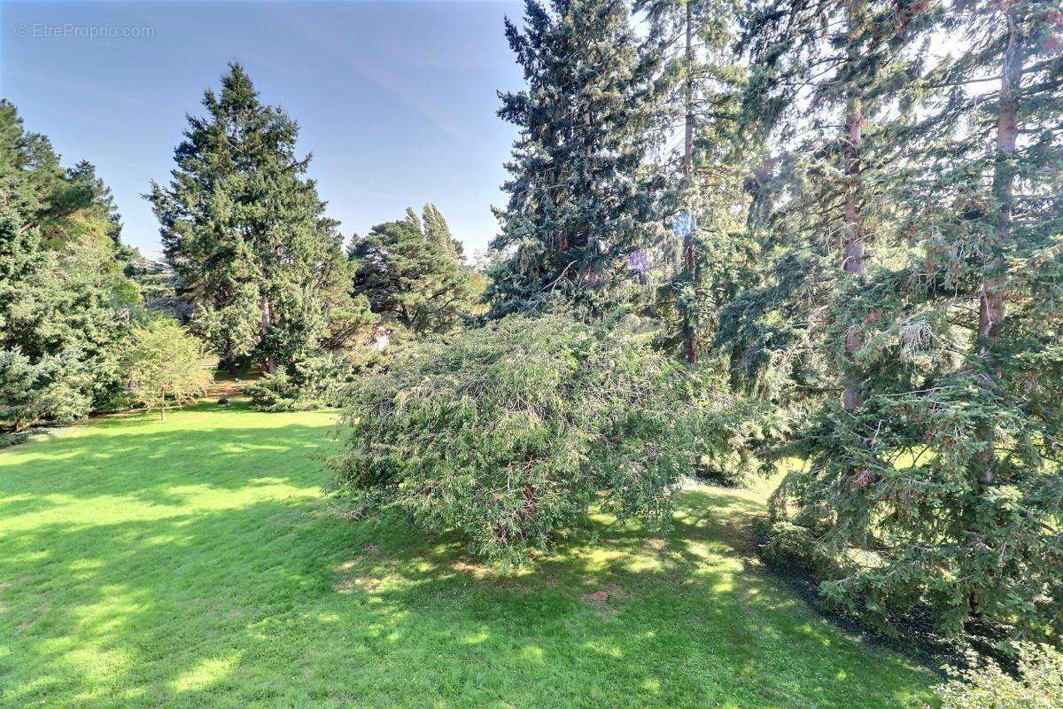 Appartement à AVRILLE