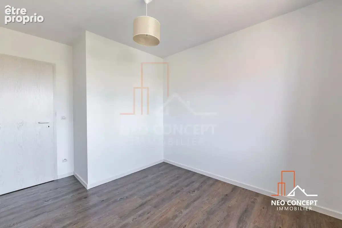 Beau 4 pièces de 81 m2 loi carrez avec terrasse, garage, cave et parking sis Hoerdt. - photo 9