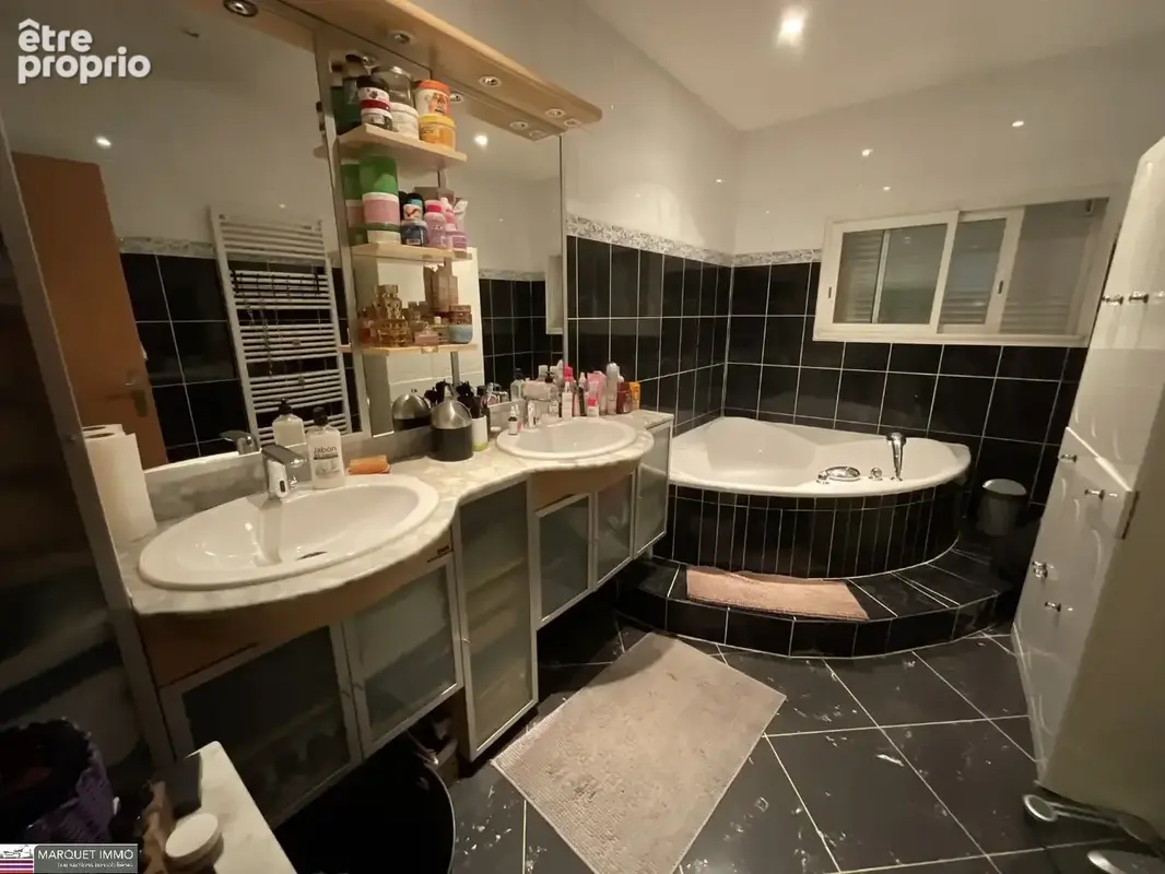 Coup de cur assuré pour cette superbe villa d'architecte T6 offrant 214 m² sur 902 m² de terrain clos paysagé et intimiste... - photo 14