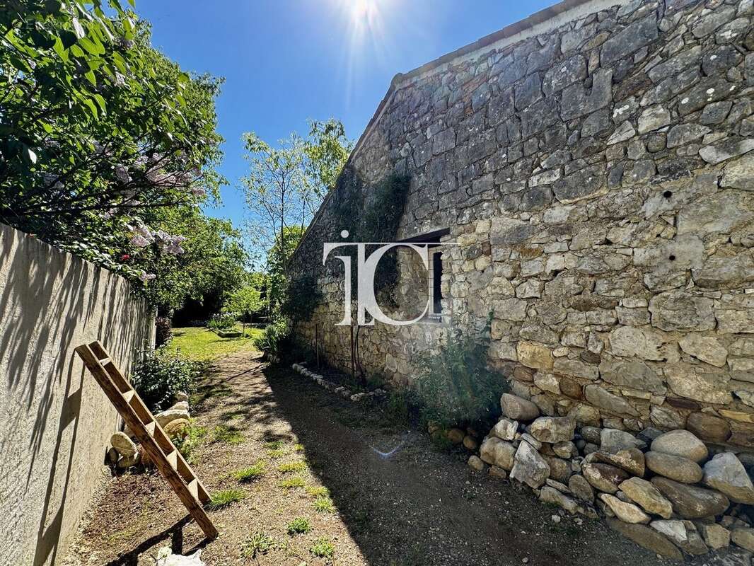 Maison à BERRIAS-ET-CASTELJAU