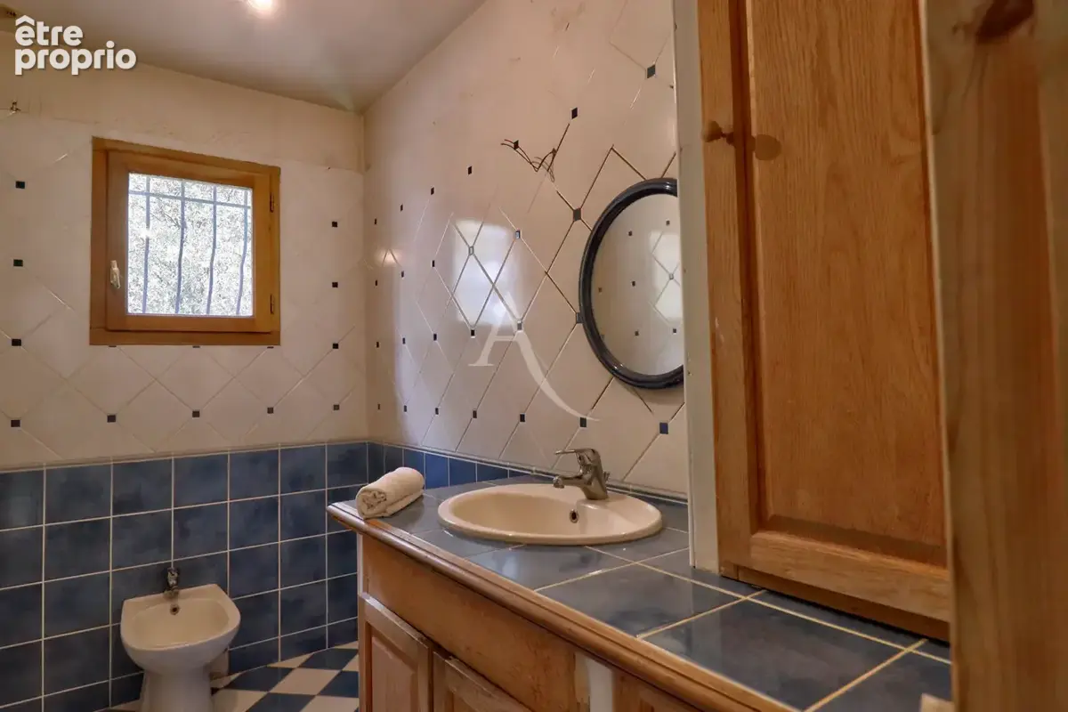 Villa de plain-pied avec terrain de 4554m2 et garage - photo 9