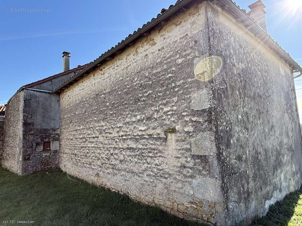 Maison à NANTEUIL-EN-VALLEE