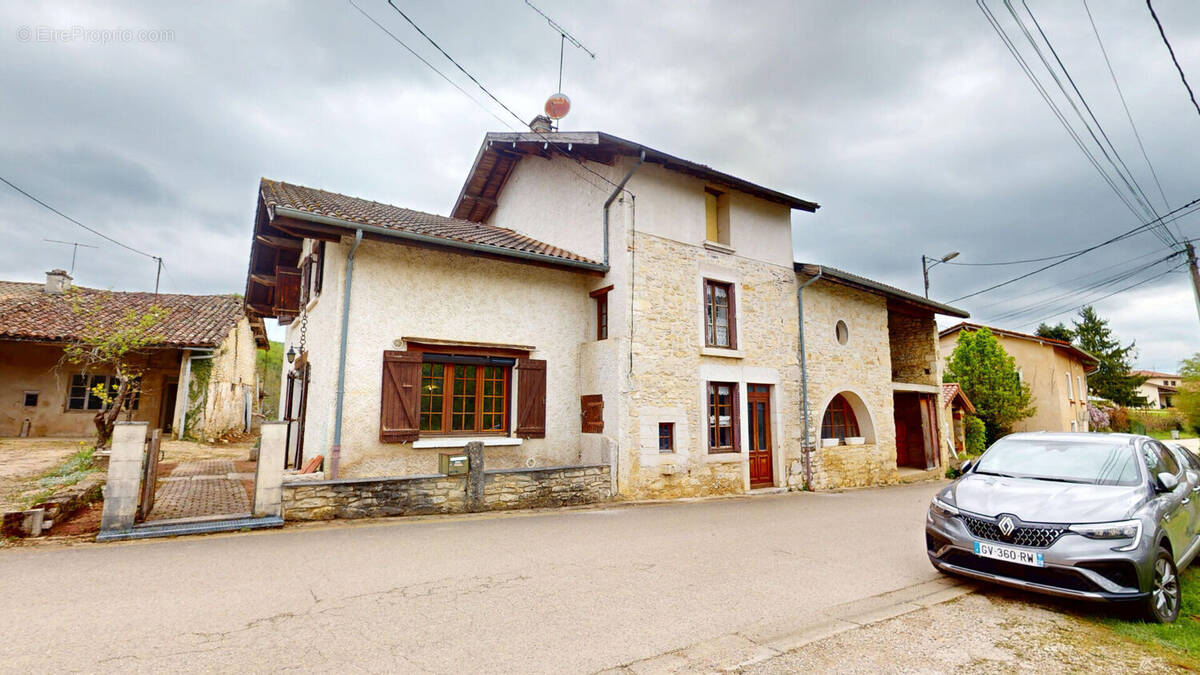 Maison à NEUVILLE-SUR-AIN