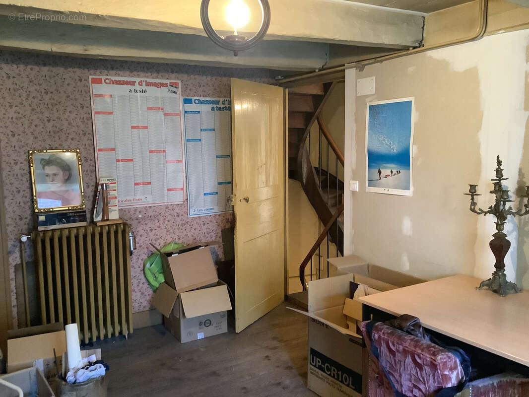 Maison à VIC-SUR-CERE