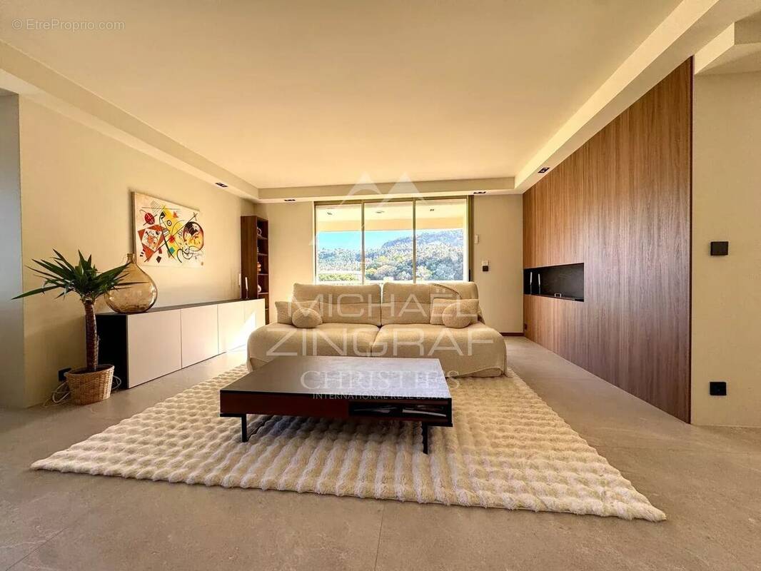Appartement à MANDELIEU-LA-NAPOULE