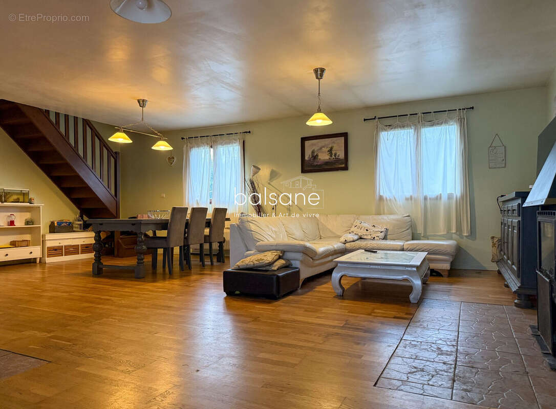 RDC - Séjour 48 m² - Maison à CAUDEBEC-LES-ELBEUF