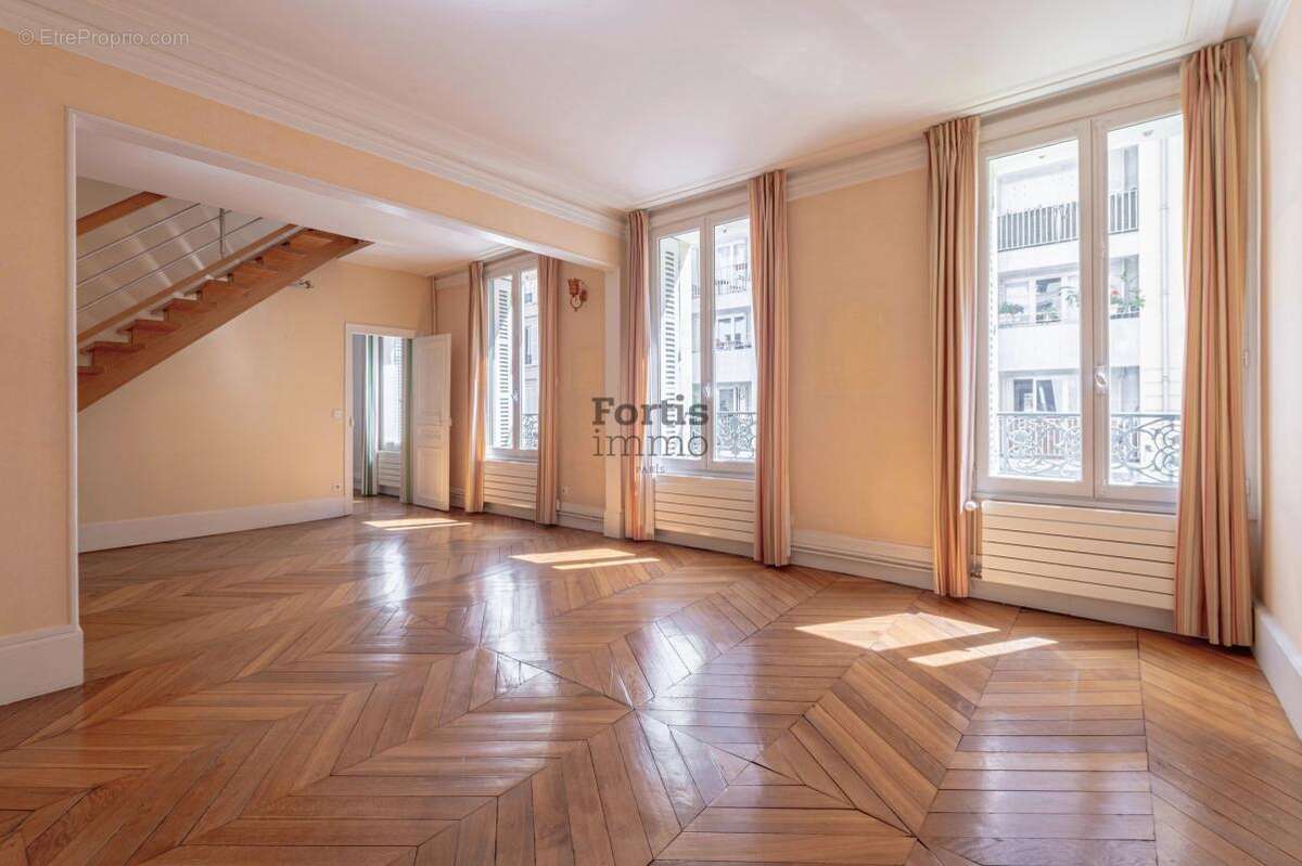 Appartement à PARIS-14E
