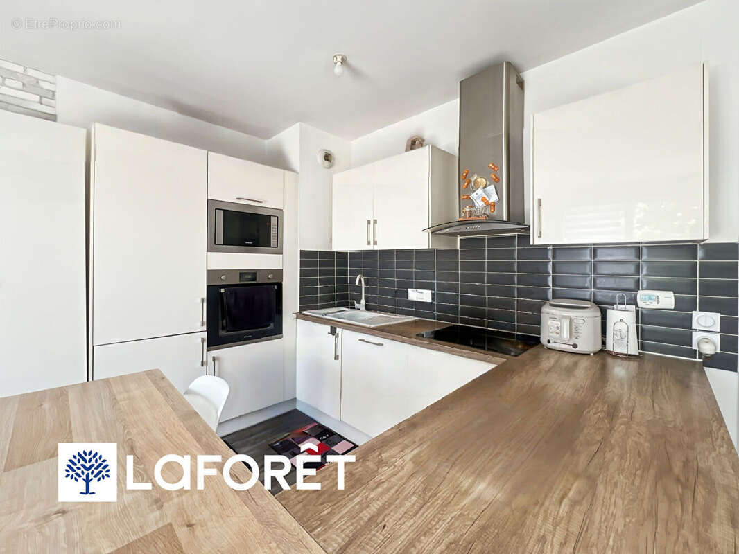 Appartement à FLEURY-MEROGIS