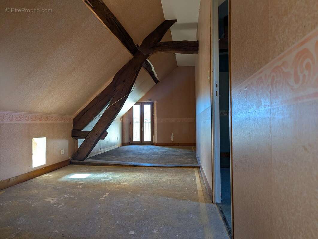 Appartement à COULONGES