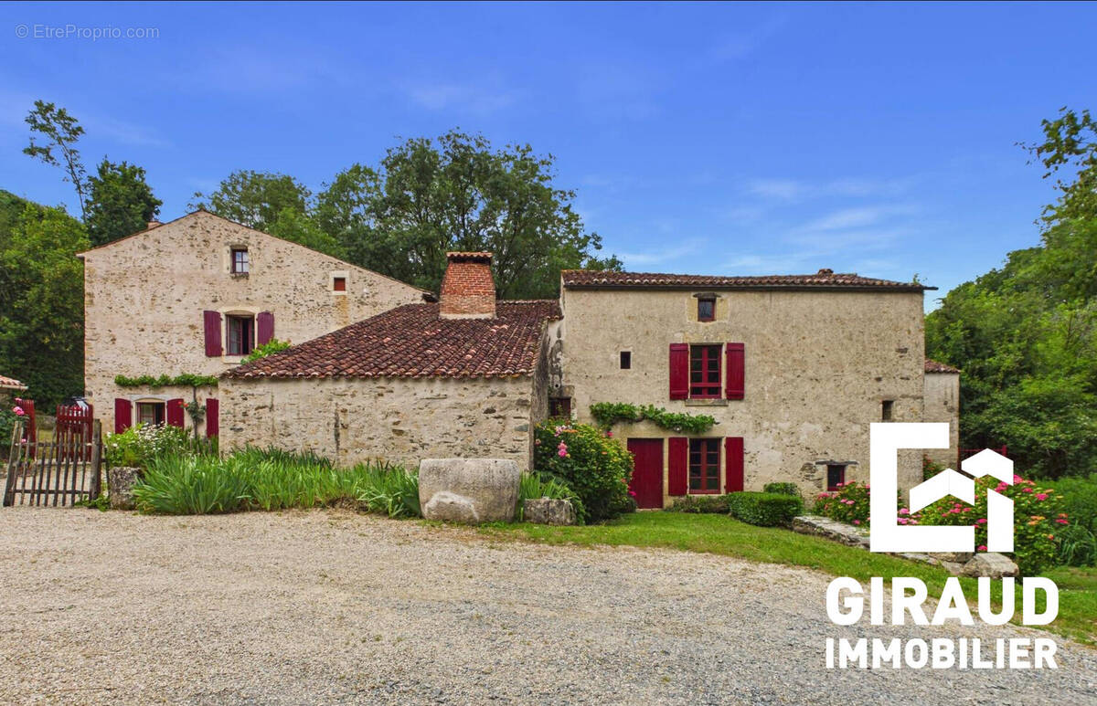 Maison 288 m² à Vouvant  - photo 3