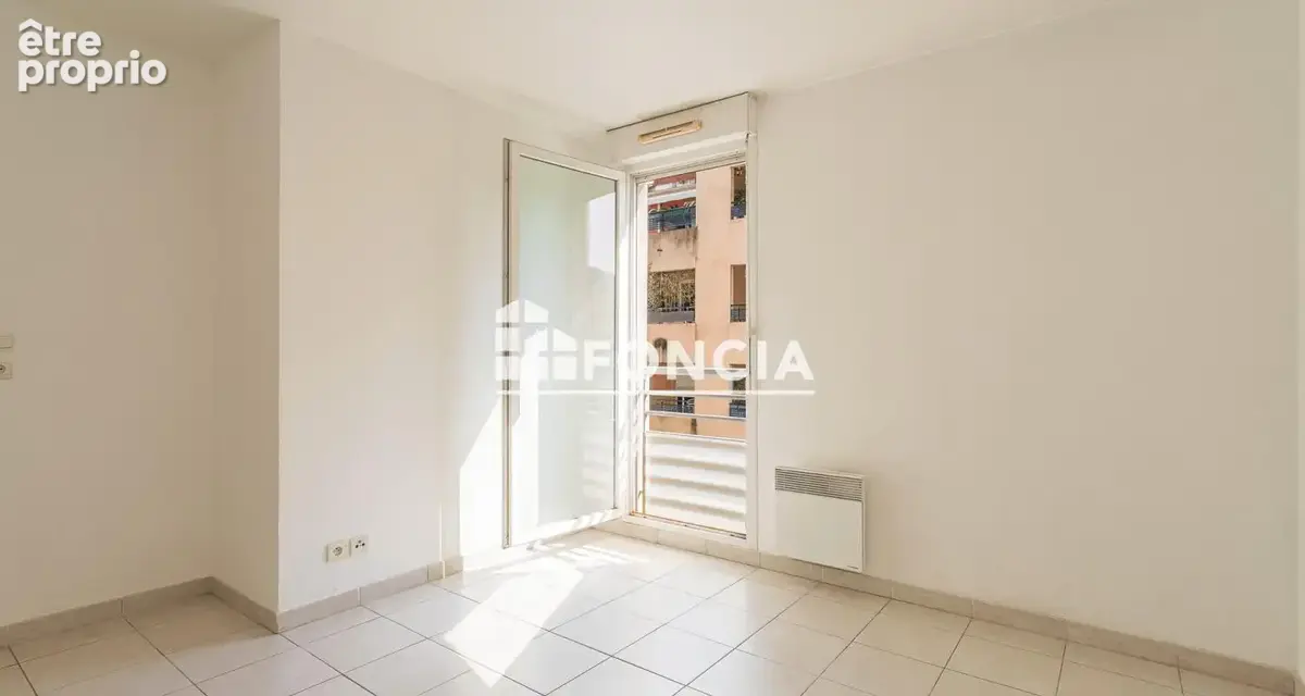  à vendre – t2 avec terrasse & box – chateaubanne, la seyne-sur-mer  - photo 4