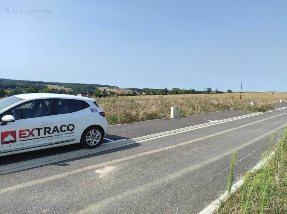 Terrain à MEZIERES-EN-VEXIN
