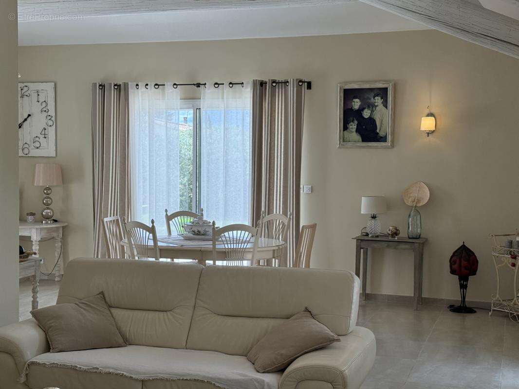 Noves - villa d'architecte, piscine pool-house, centre calme - photo 36