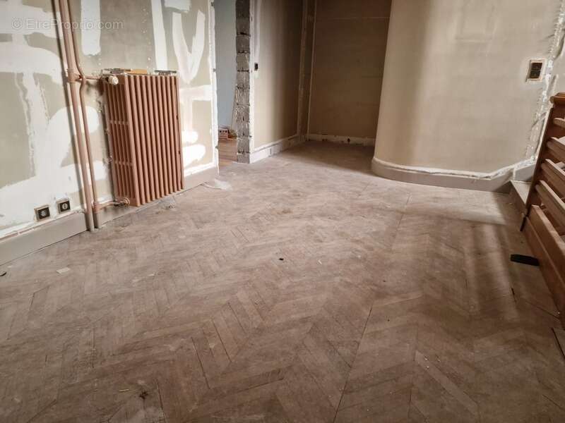 Appartement à CHARMES