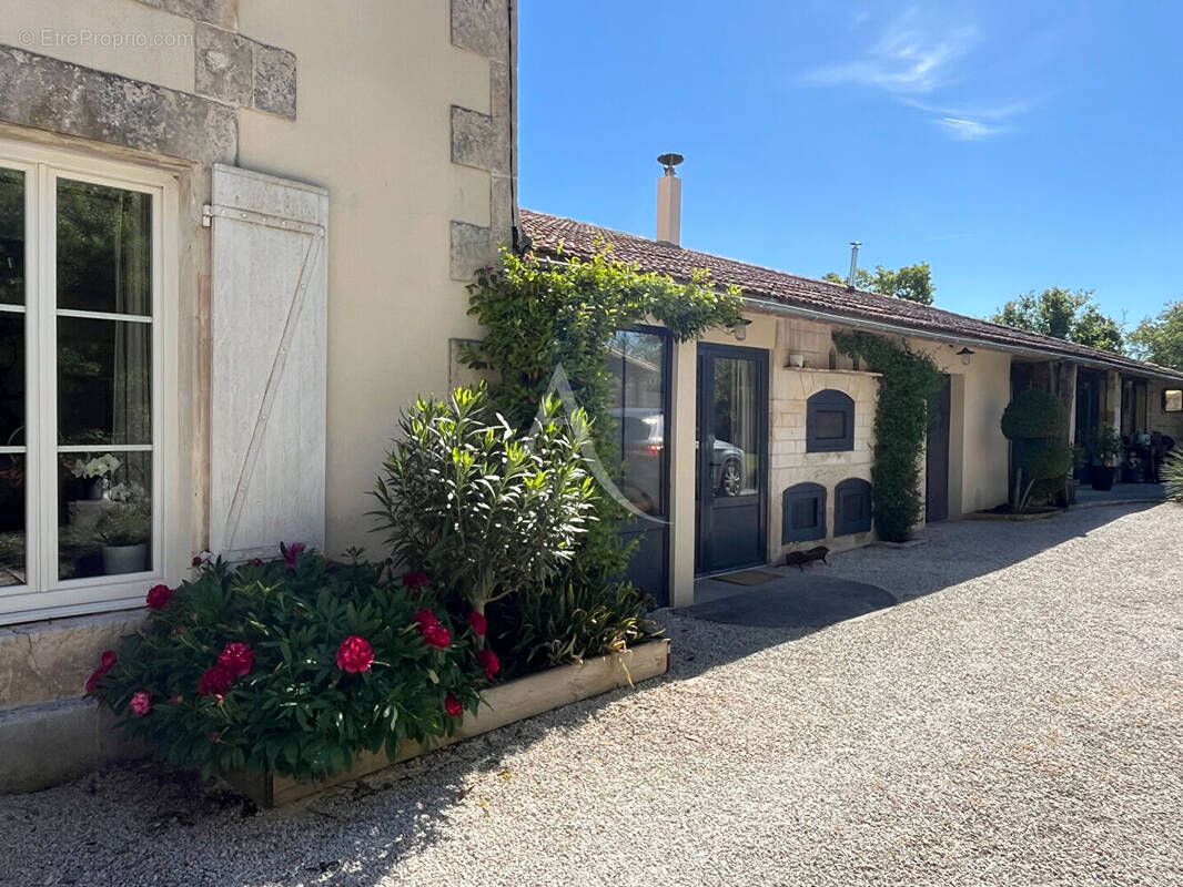 Maison à NEUVILLE-DE-POITOU