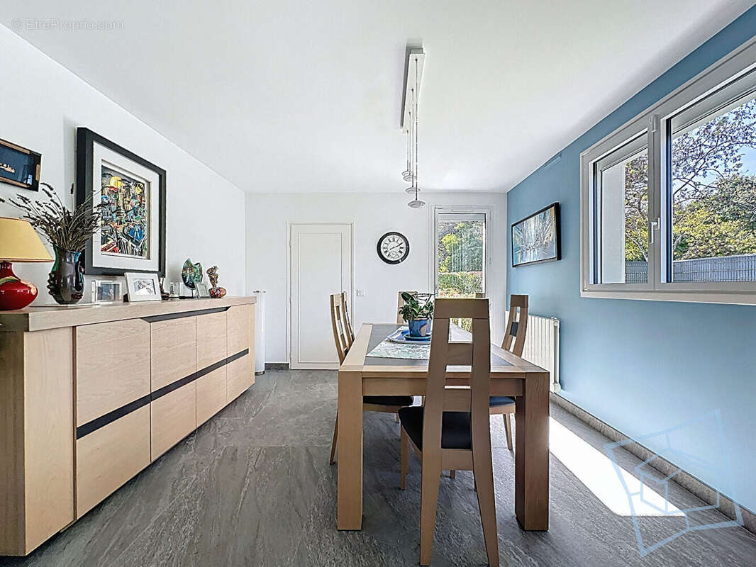 Maison à DAMPIERRE-EN-YVELINES