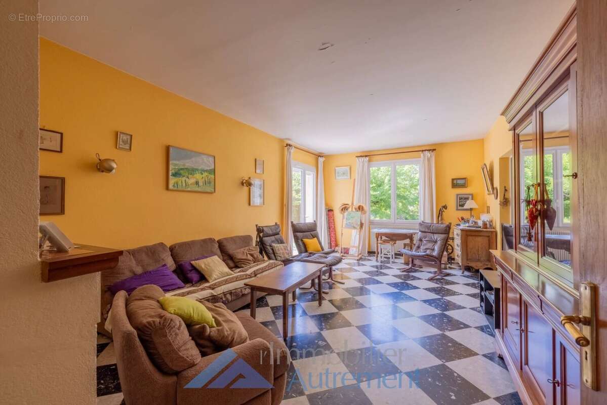 Maison à LE THOLONET