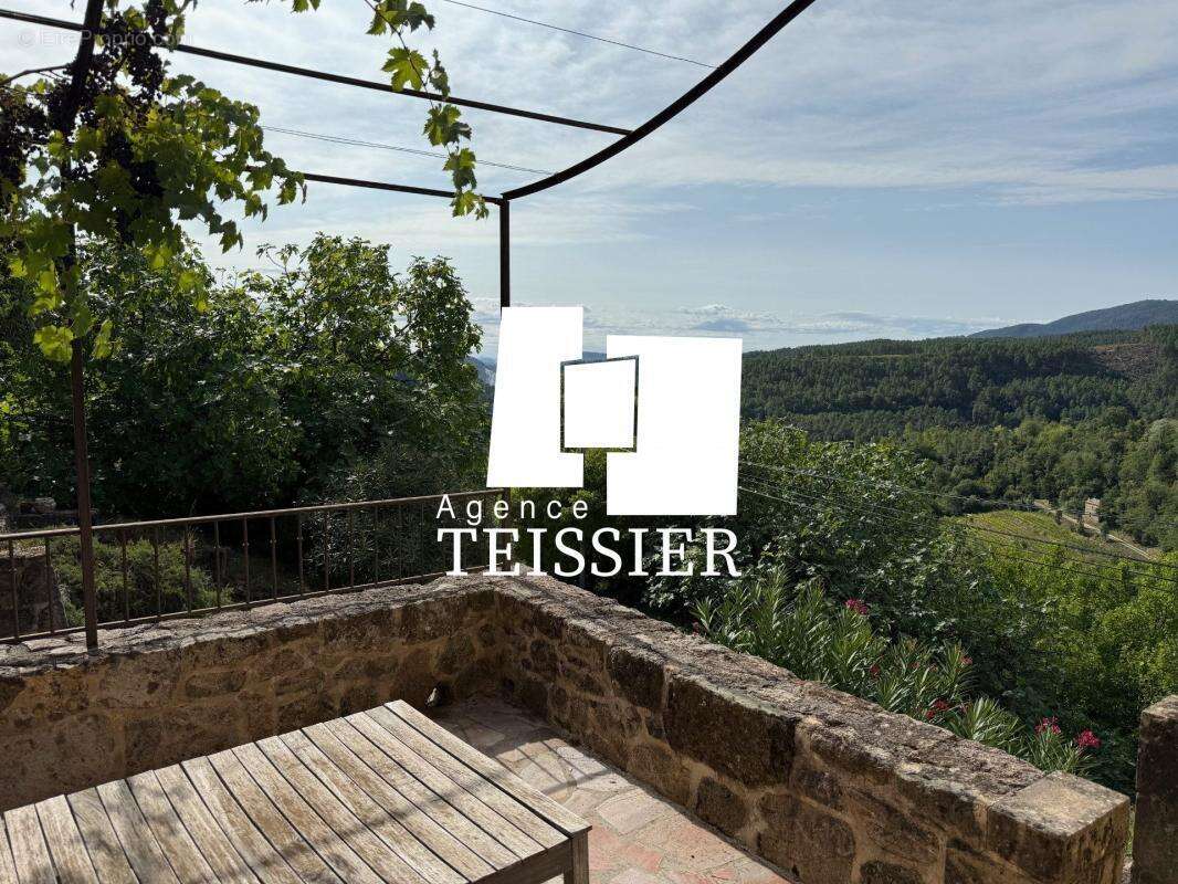 Maison à SAINT-PIERRE-SAINT-JEAN