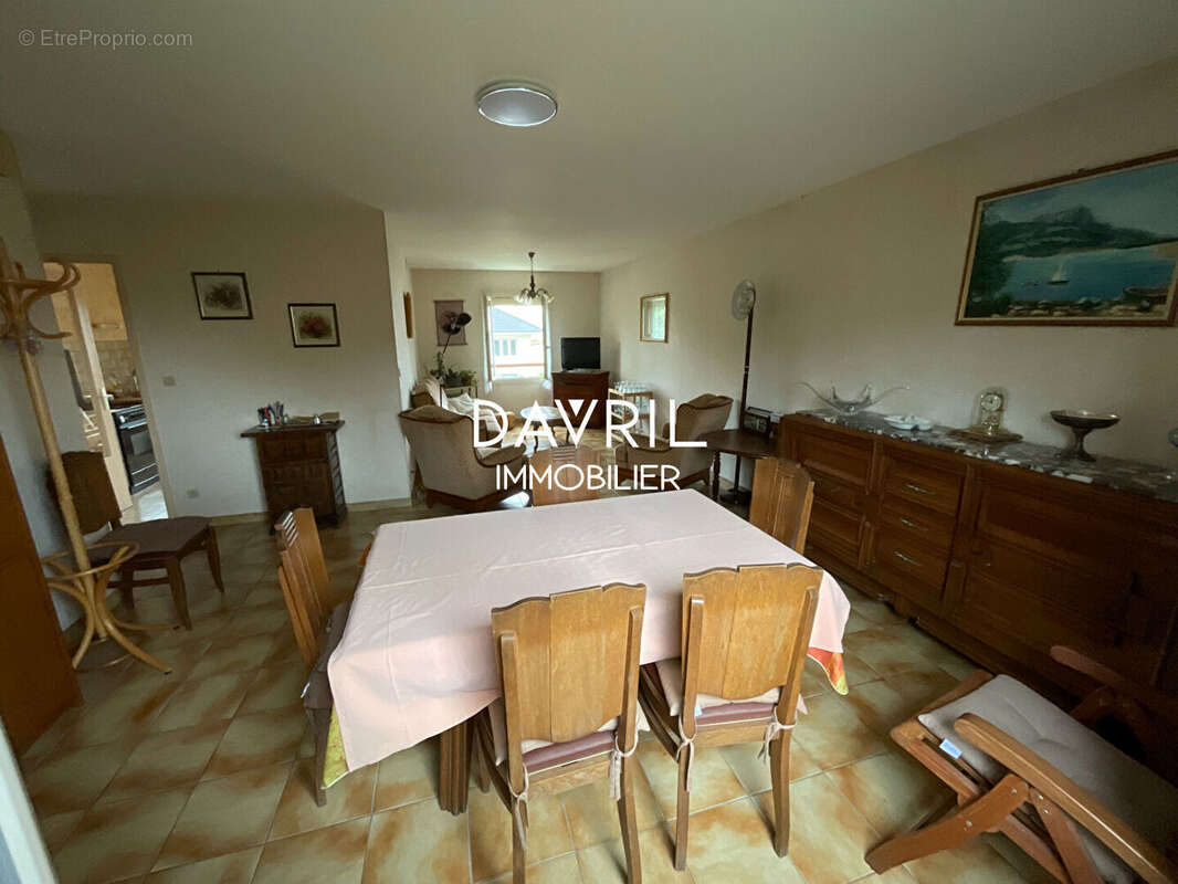 Maison à MAURECOURT