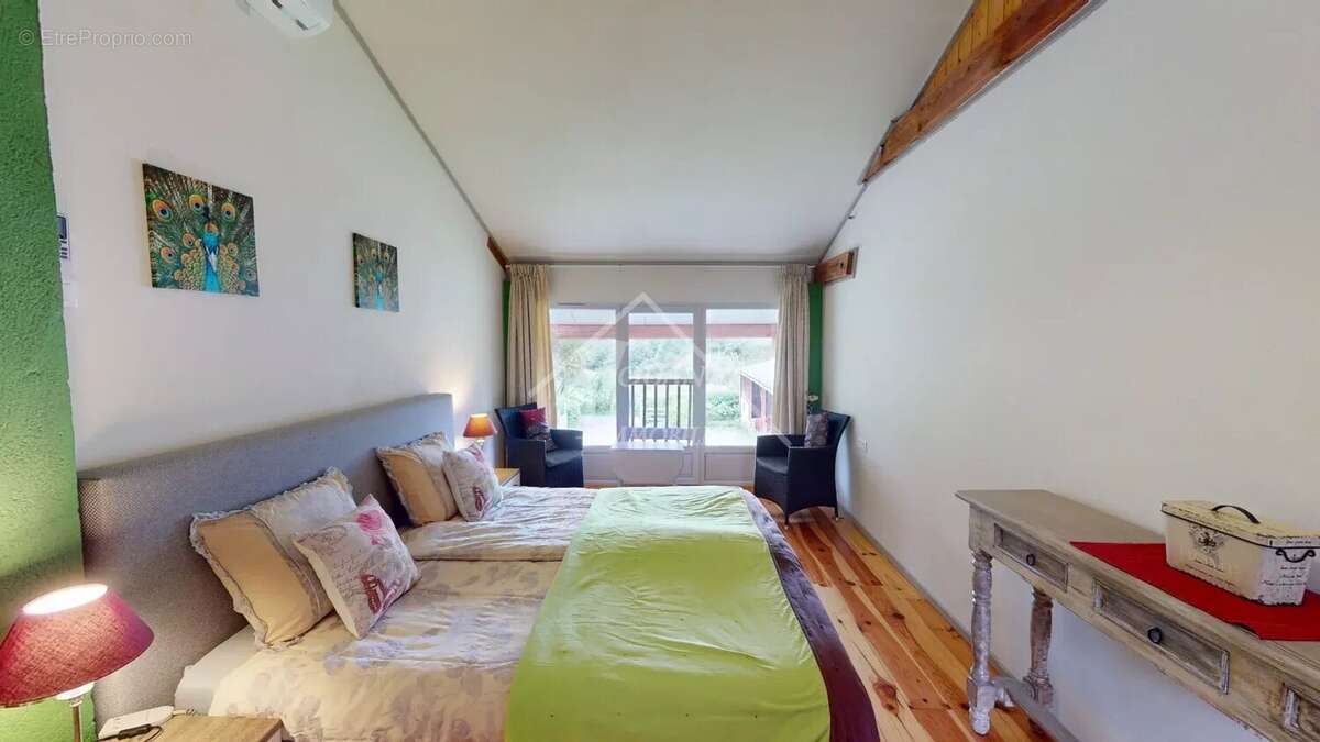 Maison à SAINT-BONNET-TRONCAIS